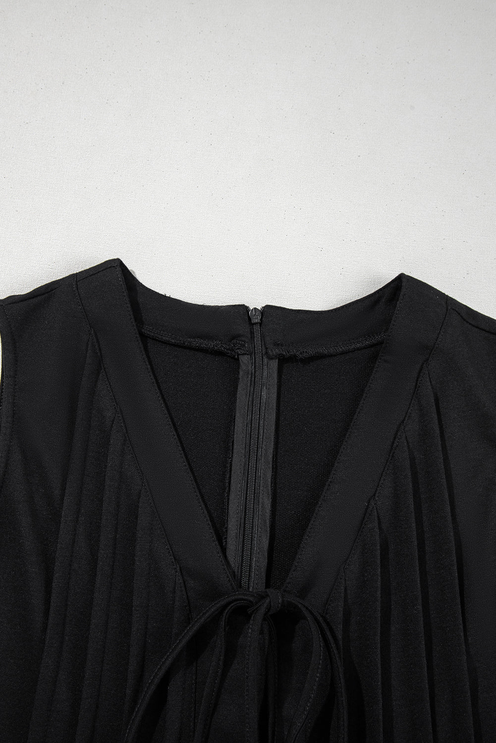 Black white Tie V Neck Pintuck Sleeveless Loose Romper-Chaelisa's New Jammies